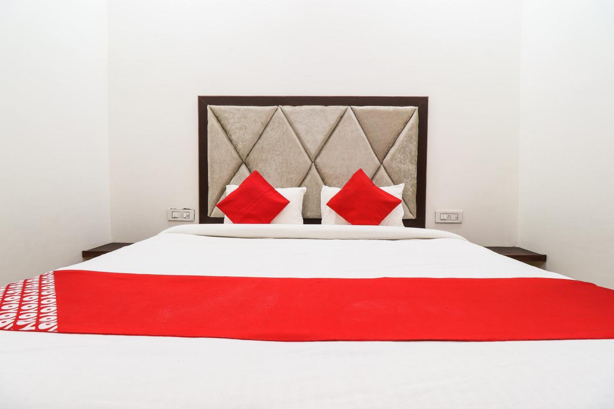 Hotel O Taj Royal Tājganj Екстериор снимка