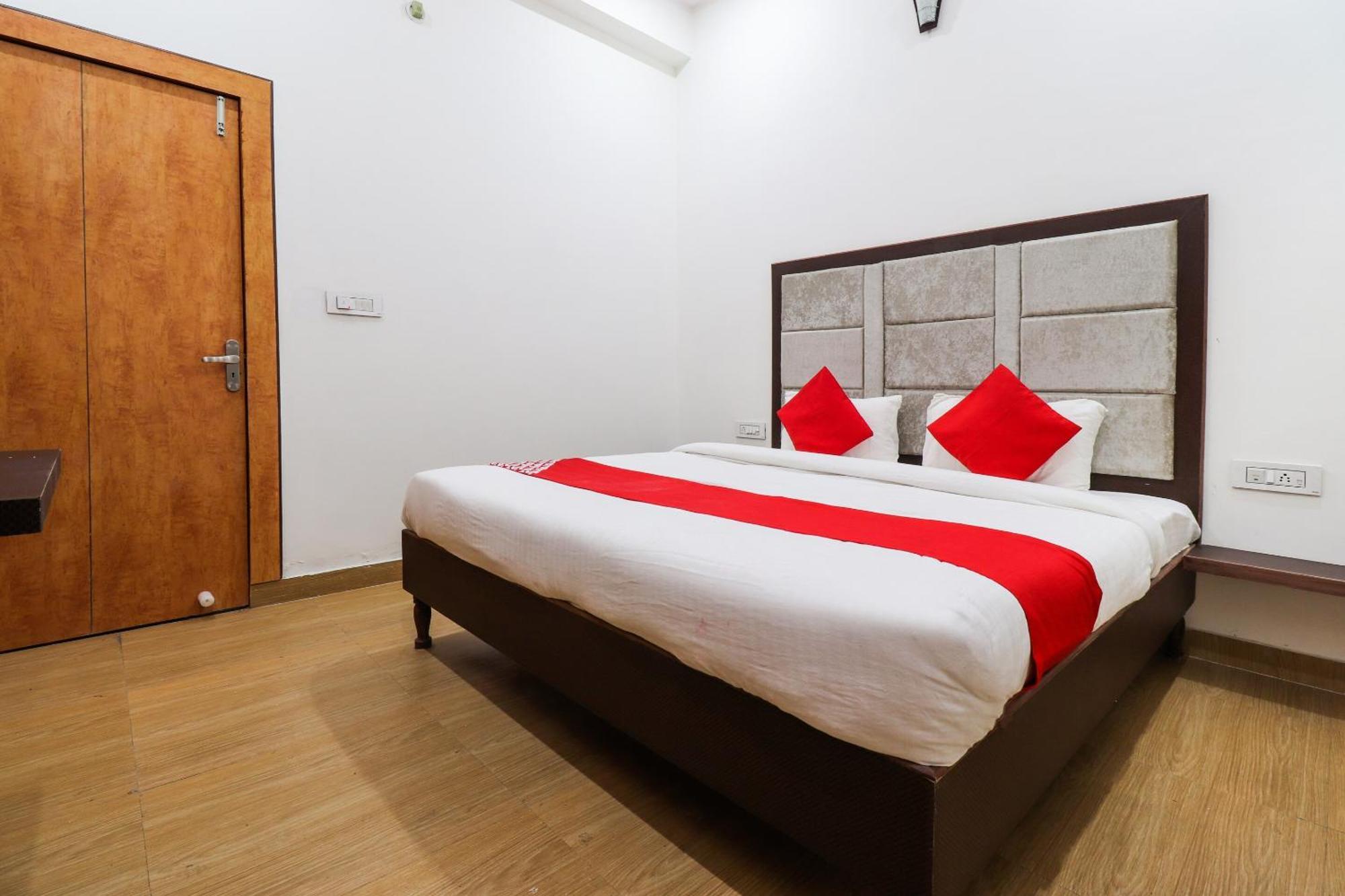 Hotel O Taj Royal Tājganj Екстериор снимка