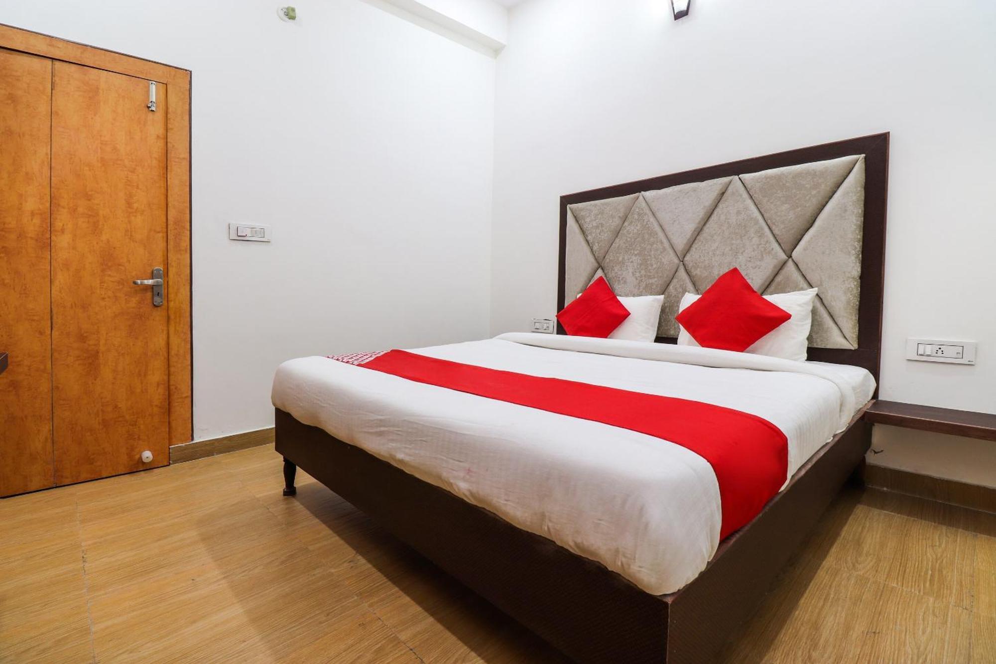 Hotel O Taj Royal Tājganj Екстериор снимка