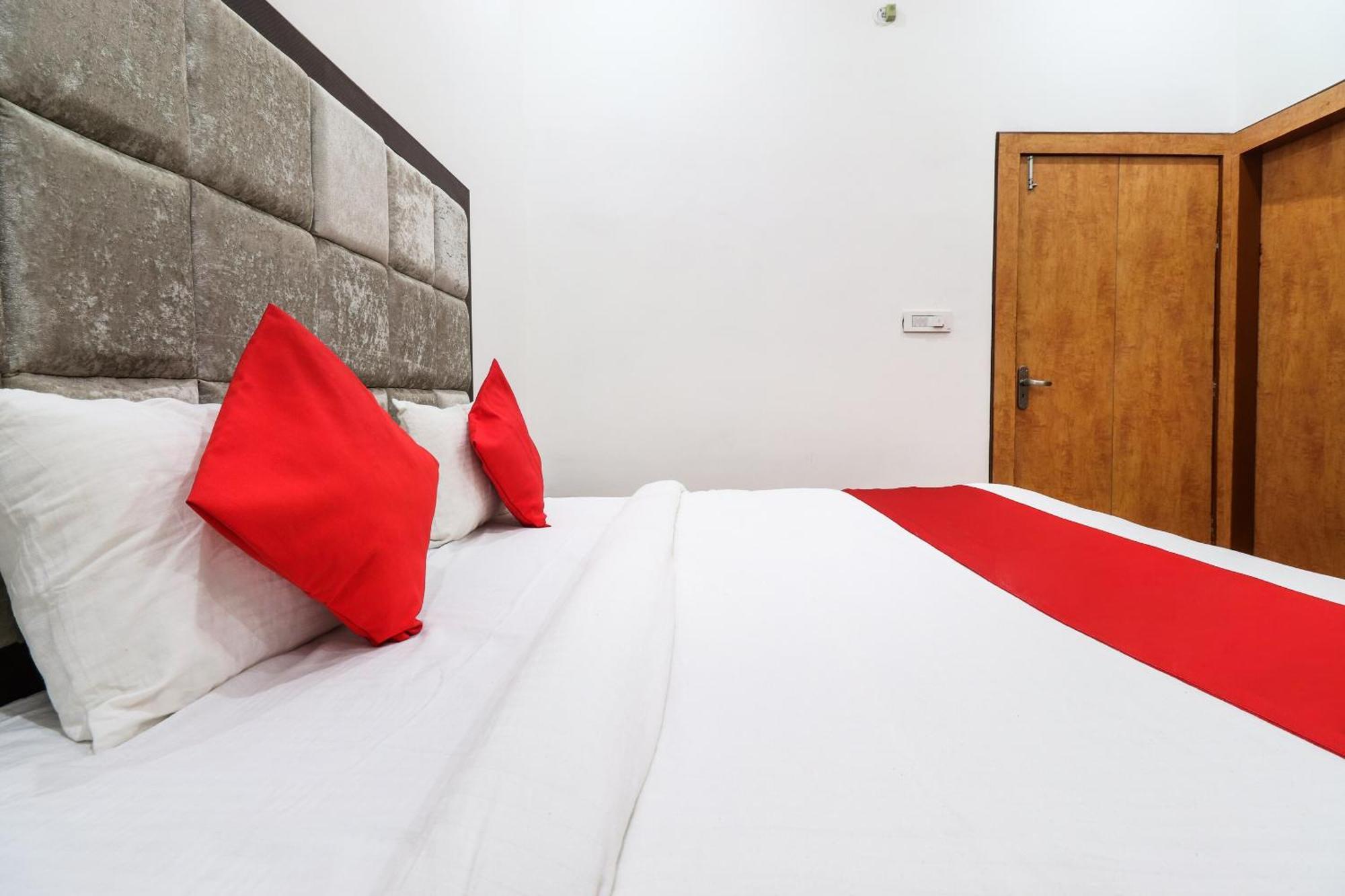 Hotel O Taj Royal Tājganj Екстериор снимка