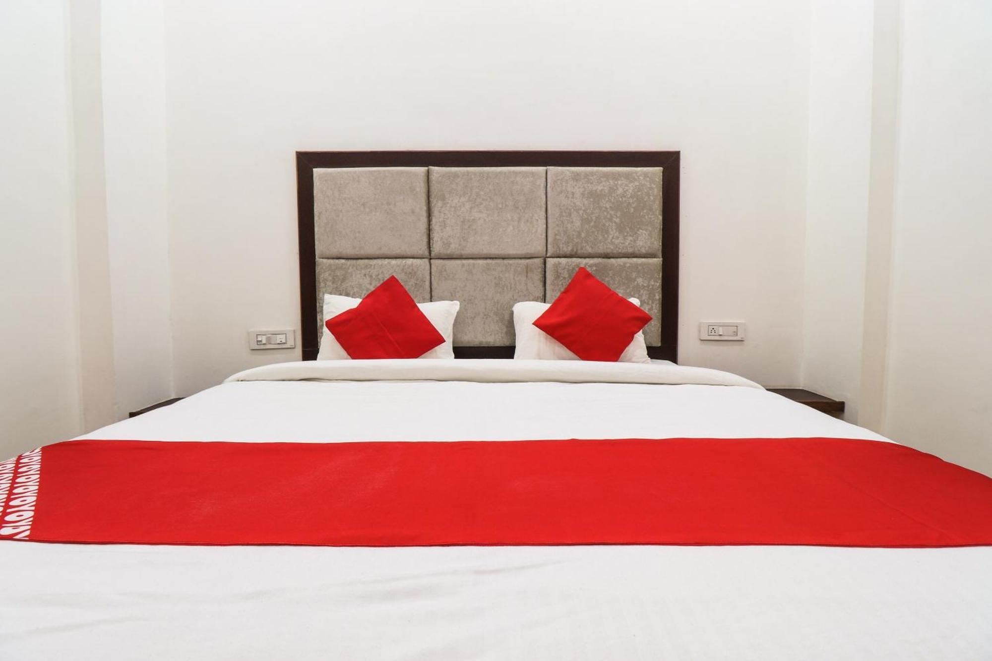 Hotel O Taj Royal Tājganj Екстериор снимка