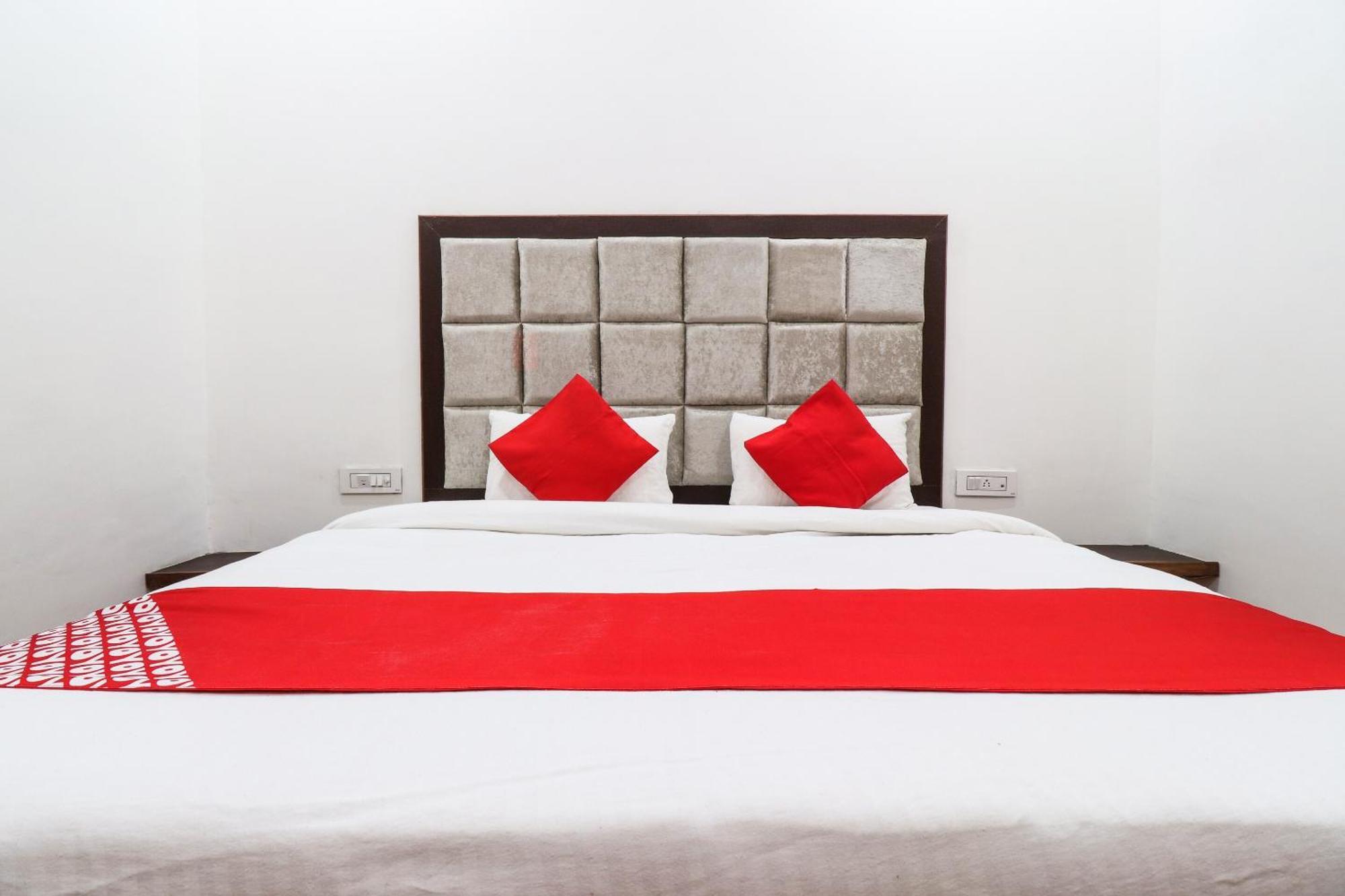 Hotel O Taj Royal Tājganj Екстериор снимка