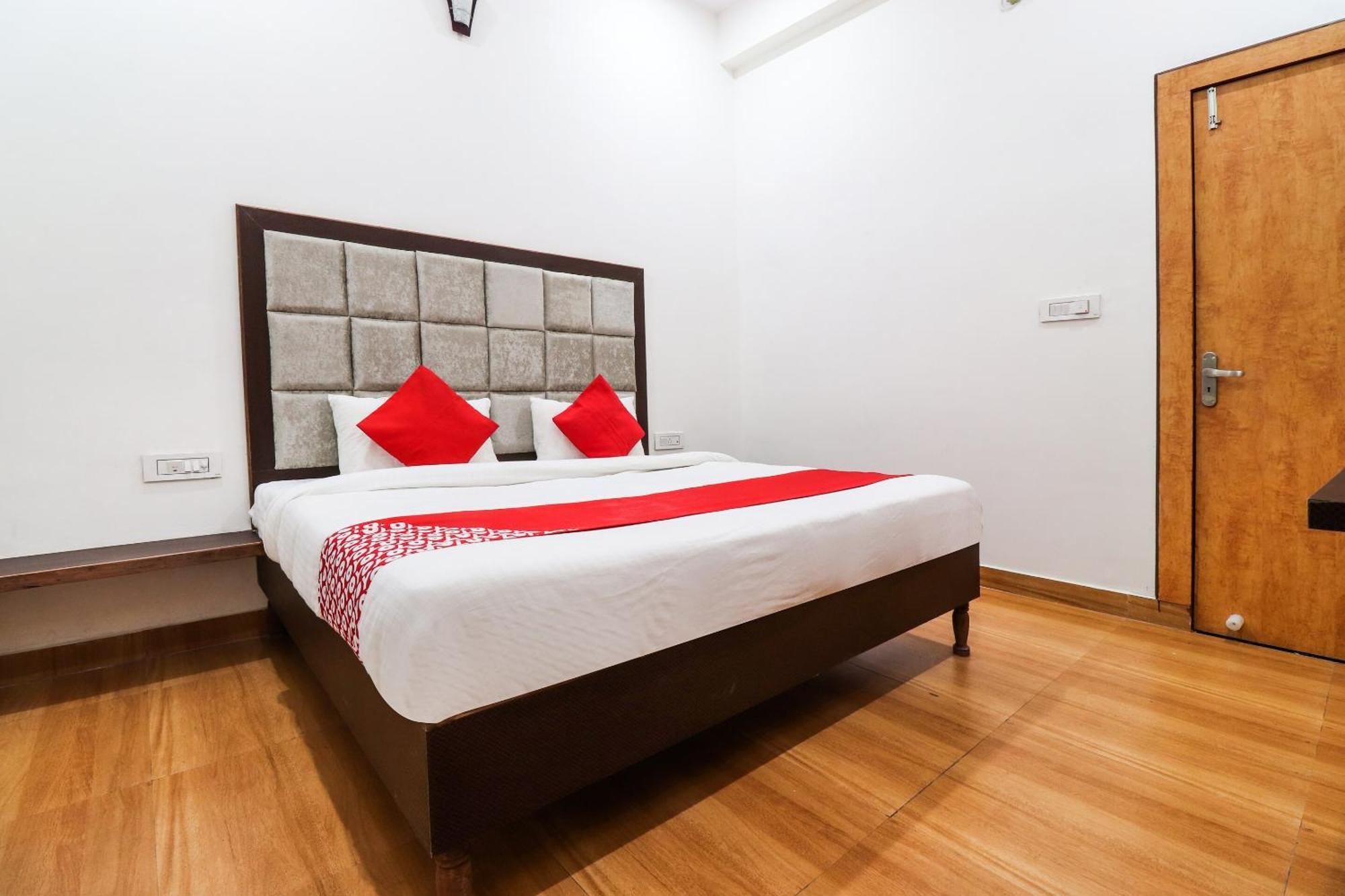 Hotel O Taj Royal Tājganj Екстериор снимка