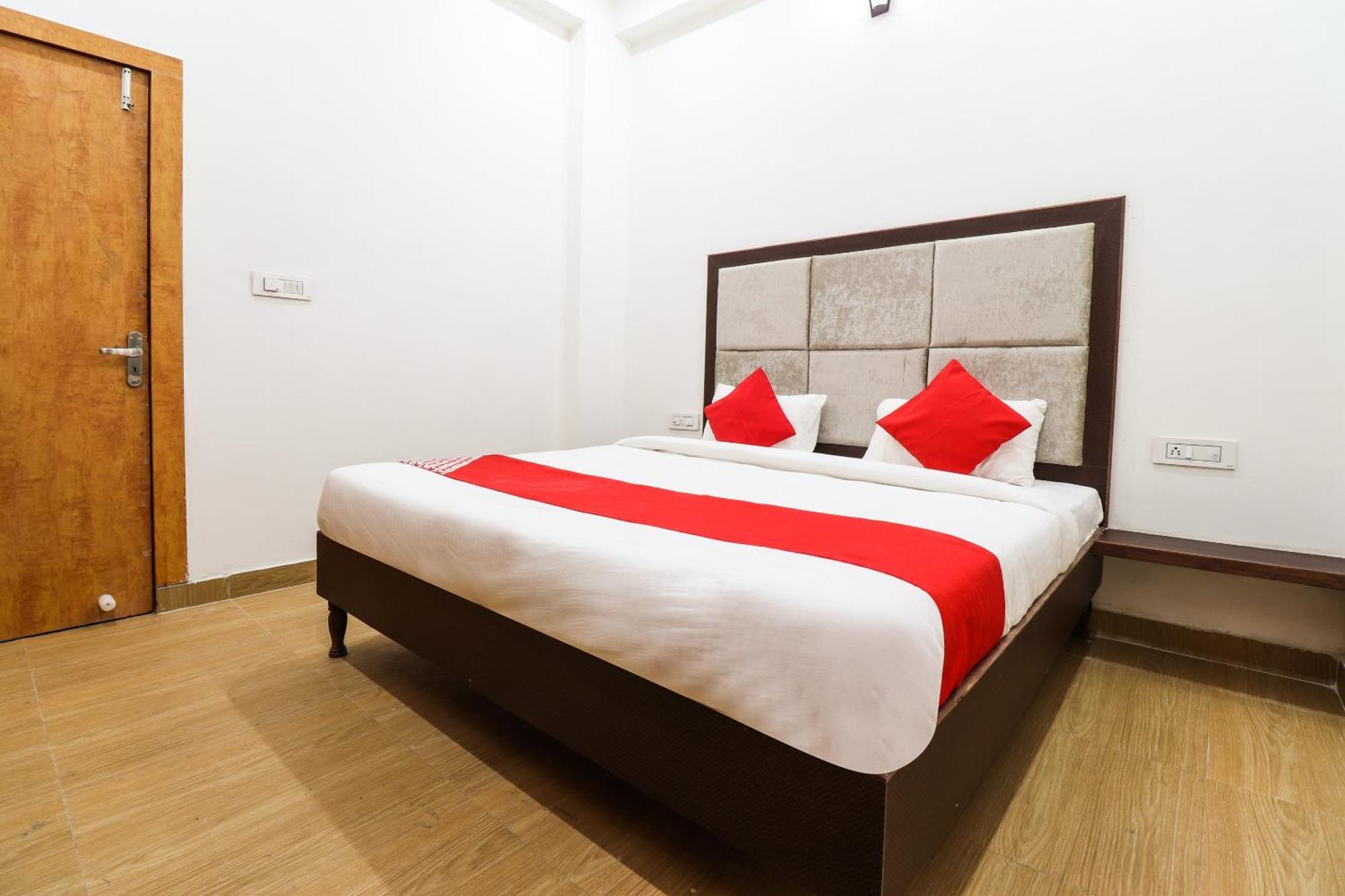 Hotel O Taj Royal Tājganj Екстериор снимка